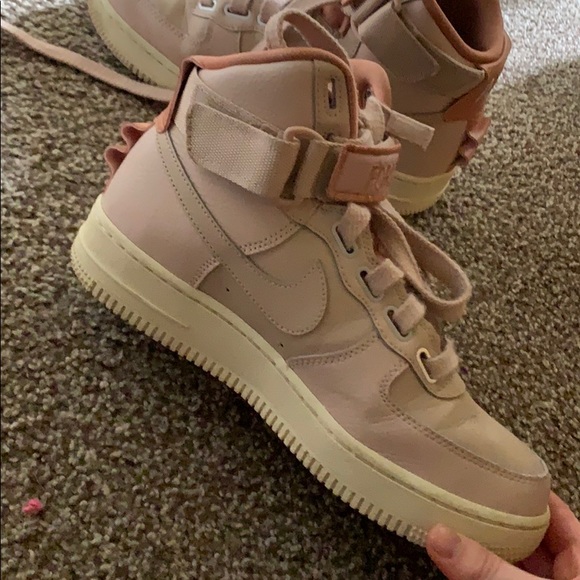 nike air force utility pink